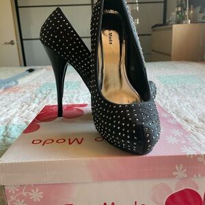 Moda Black Rhinestone Platform Heels-never worn
